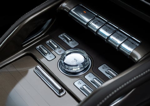 A crystal-inspired volume knob is shown in the center floor console of a 2024 Lincoln Nautilus® SUV. | Sheehy Lincoln of Richmond in Richmond VA